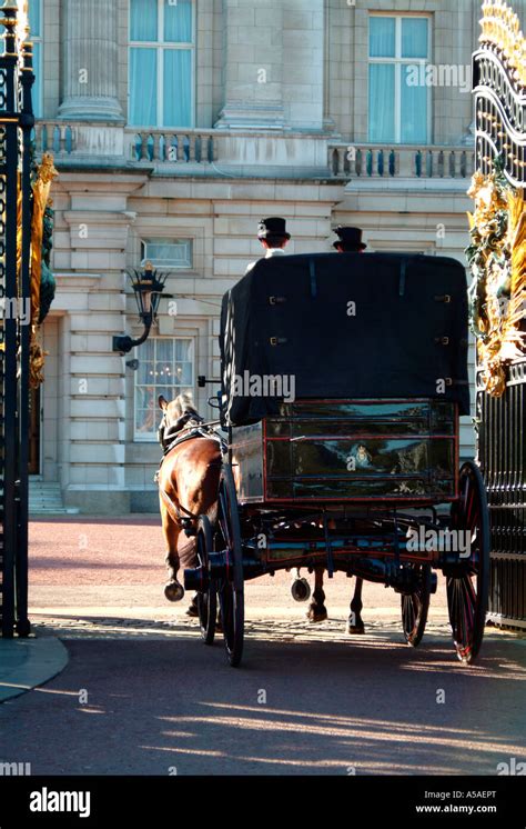The Royal Mail Coach Delivering To Buckingham Palace London Stock Photo