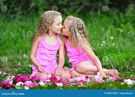 retrato de dos niñas imagen de archivo imagen de positivo 36877983