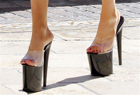 Worn By Courtney Stodden How Do You Walk In Those Shoes Heels See
