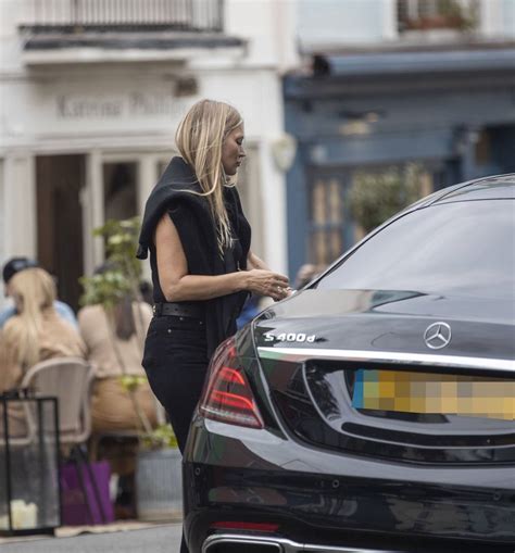 Kate Moss Lunch With Friends Out In Londons Notting Hill 22 Gotceleb