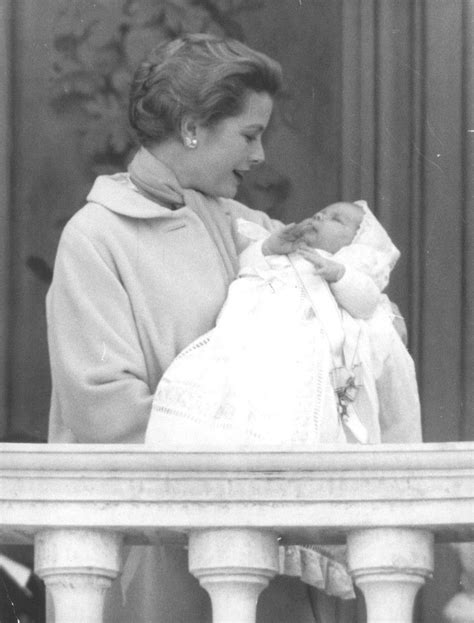 Grace kelly was a woman of true beauty, vast talent, and high intellect. Pin von Goldstein auf Fürsten Grace Patricia und Fürst ...