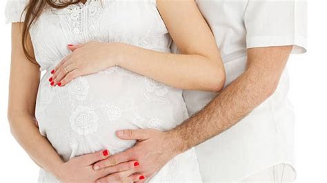 7 posisi hubungan intim yang aman dan menggairahkan saat hamil paksu dan bunda sama sama tetap