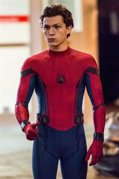 Civil war, begins to navigate his newfound identity as. Spider-Man Homecoming - Dernières infos : date de sortie ...