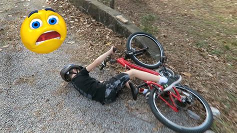 😳 Kid Crashes New Bike 😱 Youtube