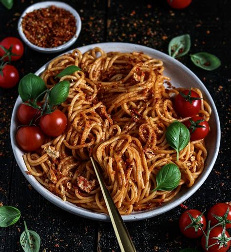 Pesto Rosso Spaghetti (vegan) - Bianca Zapatka | Foodblog