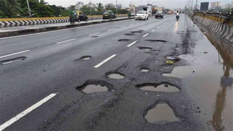 Mumbai To Be In Guinness And Limca Books Of World Records For Potholes