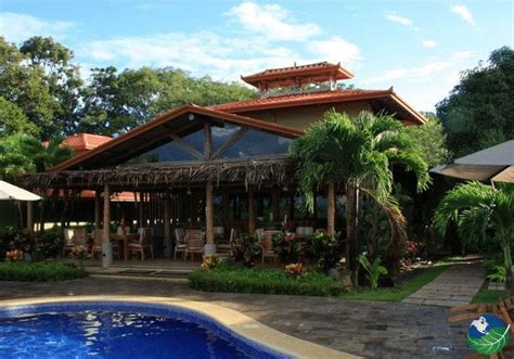 An oasis on a cliff overlooking the pacific, la libertad, is a custom luxury home of exquisite finishes, taking advantage of its proximity Casa Caletas Costa Rica - Hotel en Peninsula Nicoya