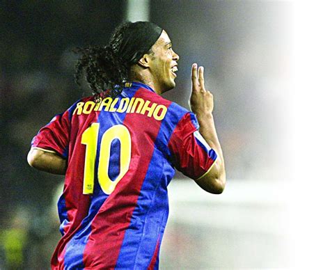 Ronaldinho Wallpapers Top Free Ronaldinho Backgrounds Wallpaperaccess