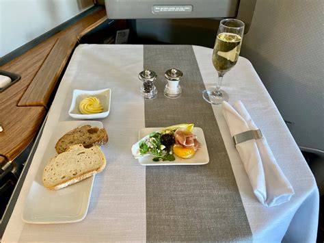The 5 Worst First Class Meals In The Sky Today