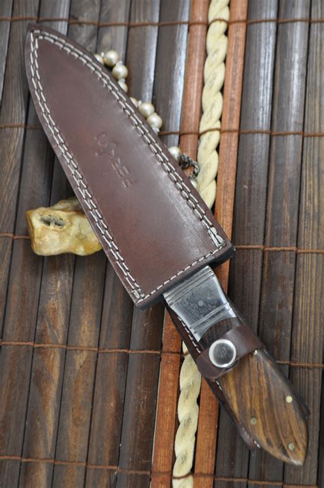 Fixed Blade Hunting Knife Damascus Steel And Handmade Perkin