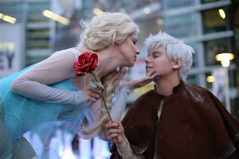 Aww Jack Gives Elsa A Rose A Receives A Kiss From Her Jack Frost