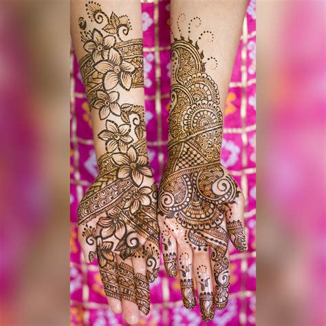 These rosy mehndi designs have been made. Gallery - Mehndi Designer