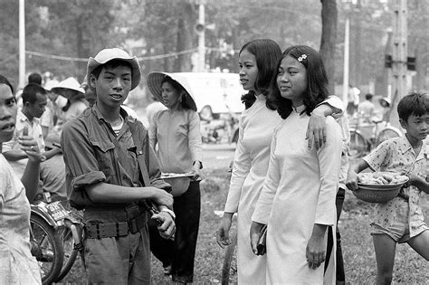 Chaos ensued as the north vietnamese advanced southward leading to that. Photos 30 Images of 1975 Saigon - Saigoneer
