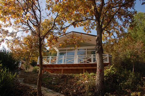 Balıkesir bungalow evlerinde doğa ile iç içe bir tatil yaparak balıkesir bungalow evlerinin o doğal yapısını tatiliniz boyunca hissedebilirsiniz. Saklı Göl Evleri - Burdur Bucak - Kamp Yerleri