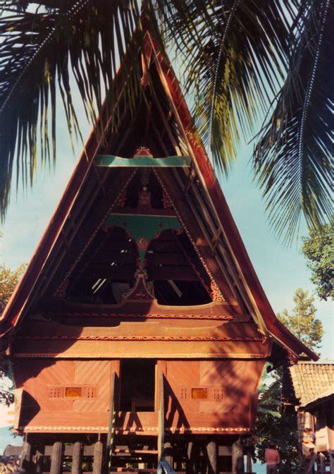 Toba Batak House The Steep Roofs Of The Batak Houses Are C Flickr