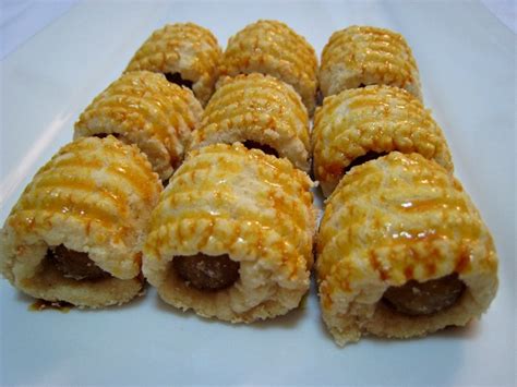 Uli hingga sebati dan pastikan doh tidak terlalu keras.  Resepi Raya / Tips  Cara Membuat Tart Nenas Gulung ...