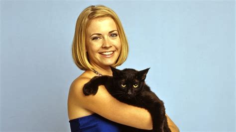 Sabrina The Teenage Witch Is Back See 1st Pic From The Netflix Reboot