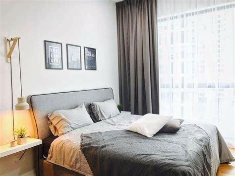 Bilik tidur utama adalah oase anda, tempat percutian yang damai di mana anda pergi mencari brown adalah warna hangat dan bersahaja dan ini menjadikannya pilihan yang sah untuk bilik tidur walaupun kelabu boleh dianggap sebagai warna yang sedih, negatif, ia akan menjadi pilihan yang. Dekorasi Bilik Tidur Warna Kelabu | Desainrumahid.com