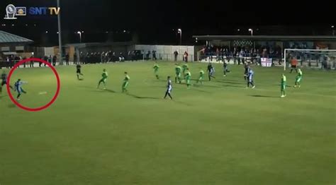 足球總會挑戰盃（英語：football association challenge cup），简称足總盃（fa cup），是由英格兰足球总会命名并主办的一项男子淘汰制足球盃赛。 英格兰足總盃是世界上历史最悠久的足球比赛，英格兰各级足球俱乐部进行一对一的淘汰赛，所以经常. 黃金左腳!英格蘭足總盃驚見36米超遠射門得分
