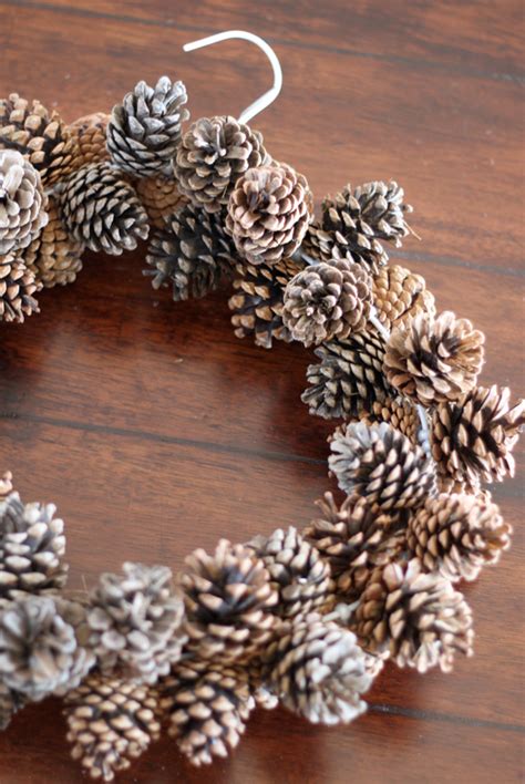 pinecone wreath diy crafts handimania
