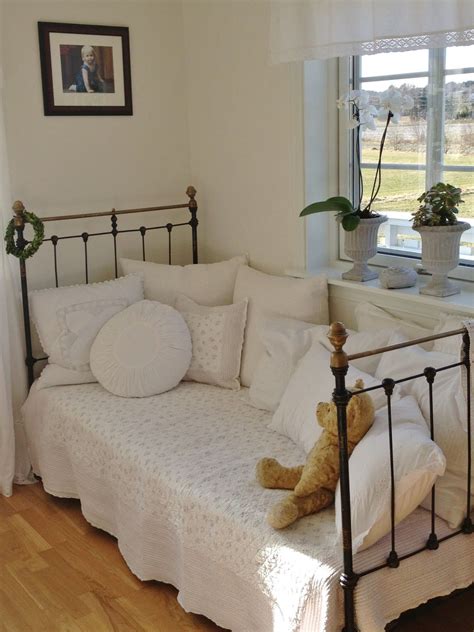 Shabby Chicdaybed Guest Room Pinterest Shabby And Daybed