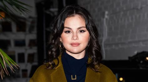 Fans Applaud Selena Gomez For Flaunting Natural Beauty With Latest