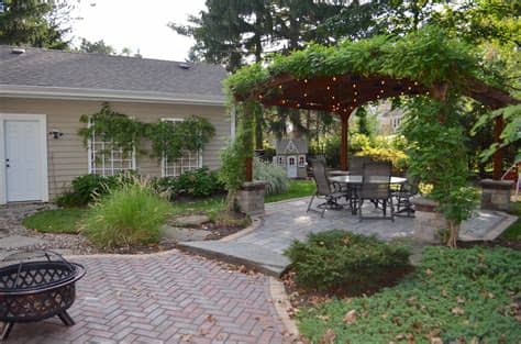 Looking for ways to give your backyard a makeover? Backyard Landscaping | Beautiful Backyard Landscape Design ...
