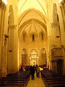 Una struttura ferma e inutilizzata, per varie ragioni, da ormai quasi 6 anni. Barletta Cathedral - Wikipedia