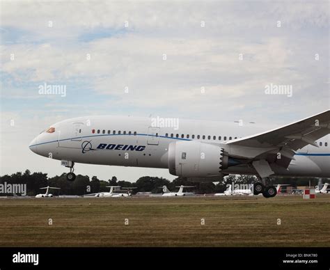 Boeing 787 Dreamliner Taking Off From Farnborough International Airshow