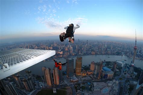 This article examines the parameters of what truly defines a a sport and how our traditional definition of the word maybe on the cusp of change. Base-Jumping - Wikipedia