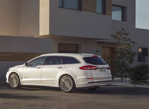 Ford mondeo turnier mk3 in dunkelblau allwetterreifen vorne neu, hinten noch gut. Ford Mondeo Estate Hybrid (HEV)
