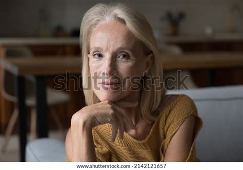 3627 Afbeeldingen Voor Skinny Old Woman Afbeeldingen Stockfoto‘s En Vectoren Shutterstock