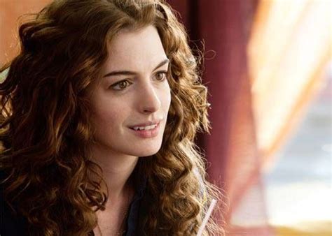Anne Hathaway Curly Hair Anne Hathaway Hair Curly Hair Styles Long
