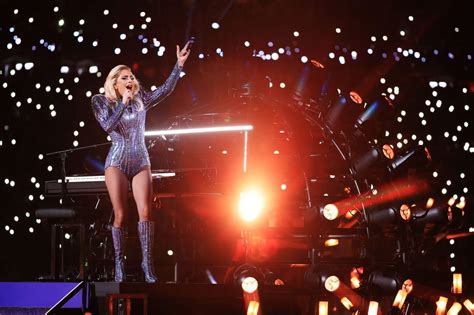 Super Bowl 2017 Lady Gaga Wears Versace During Halftime Performance