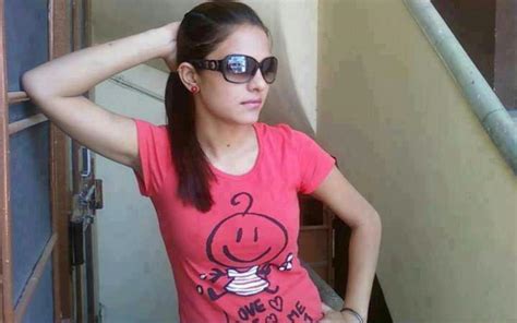 Sexy Wallpaper Beautiful Local Girl In Red T Shirt Using Sunglasses