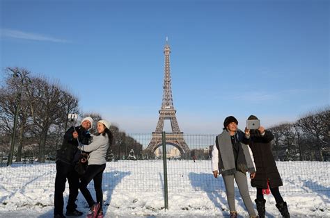 20 Photos Of Snow Covered Paris Looking Even More Beautiful Than Usual