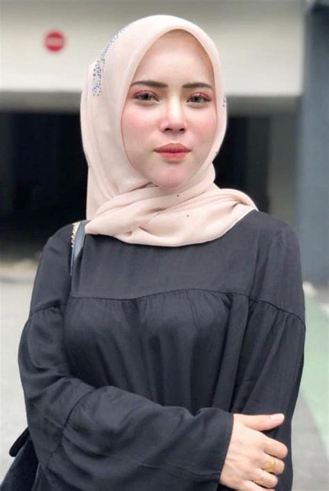 Pin By Allief Edo On Cantik Menarik Tertarik Beautiful Hijab Hijab