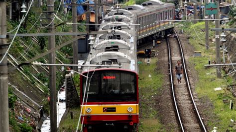 Jika dipasang pada engine 4 silinder 4 tak dengan 1 coil, sebagai tachometer mobil, maka rpm yang terbaca akan 4 kali lipat. Aliran Listrik Tak Stabil, KRL Pondok Ranji-Serpong Sempat ...