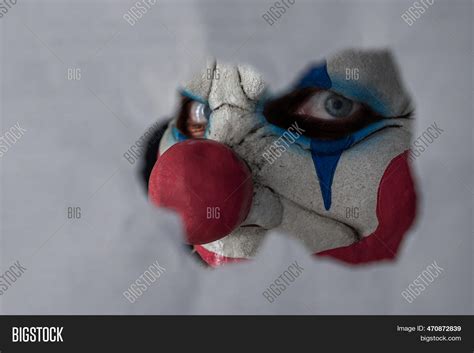 Creepy Clown Peering Image And Photo Free Trial Bigstock