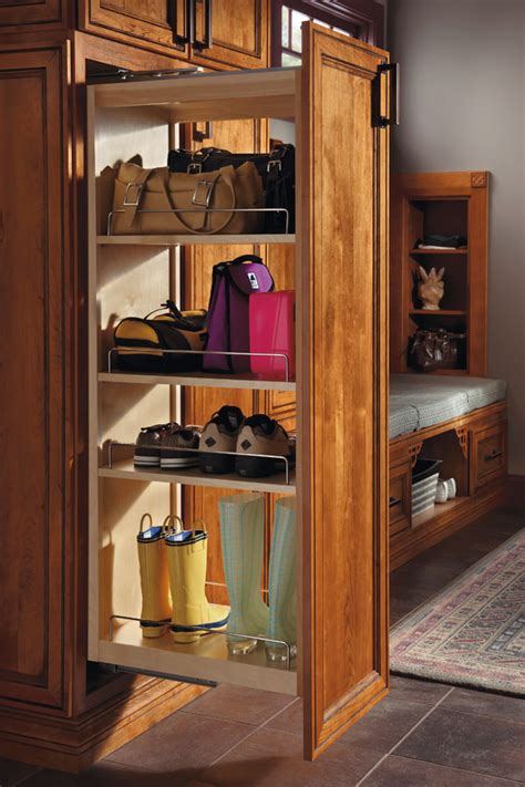 Incorporating a spice rack pullout near your range or meal preparation area gives quick access to often used spices and oils. Tall Pantry Pull-out Cabinet - Diamond Cabinetry