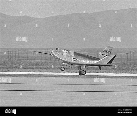 Hl 10 First Flight Landing Stock Photo Alamy