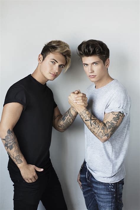Get in touch with benji e fede✔ (@benjiaminbenji) — 1148 answers, 35323 likes. Benji & Fede, il nuovo album e tatuaggio "0+" | TV Sorrisi ...
