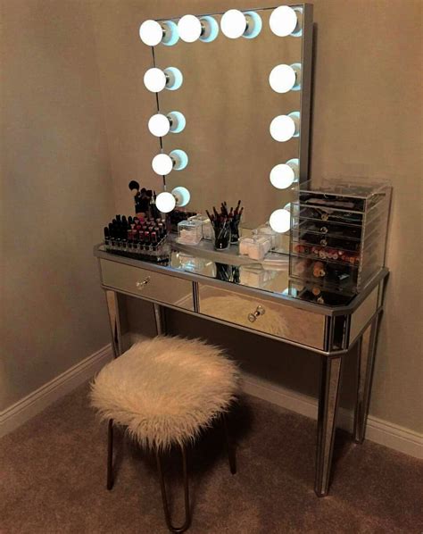 Even if you may never appear on the big screen (or the small screen), you too can have the wonderful experience and the first, we will take a look at building your own vanity mirror with lights from raw materials, then in the next section, we'll. Makeup Vanity Case With Lights And Mirror; Make Your Own Makeup Vanity Table | Diy vanity mirror ...