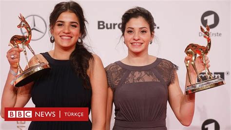Burada laf çok'a konuk olan defne samyeli, dün sosyal medyada cumhurbaşkanı recep tayyip erdoğan ile eski türkiye güzeli defne samyeli'ye hakaret iddiasıyla yargılanan sanık 1 yıl 15 gün. 18 mülteciyi boğulmaktan kurtaran 'kahraman' Suriyeli ...