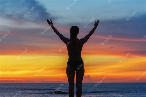 Premium Photo Strong Confidence Woman Open Arms Under The Sunrise At