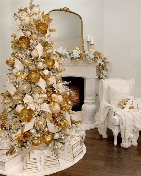 Elegant White And Gold Christmas Gold Christmas Tree Decorations Gold Christmas Decorations