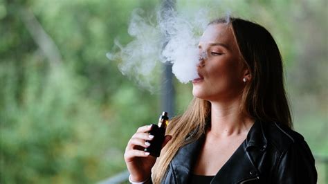 Britain To Encourage Smokers To Swap Cigarettes For Vapes In World First Health Initiative Abc