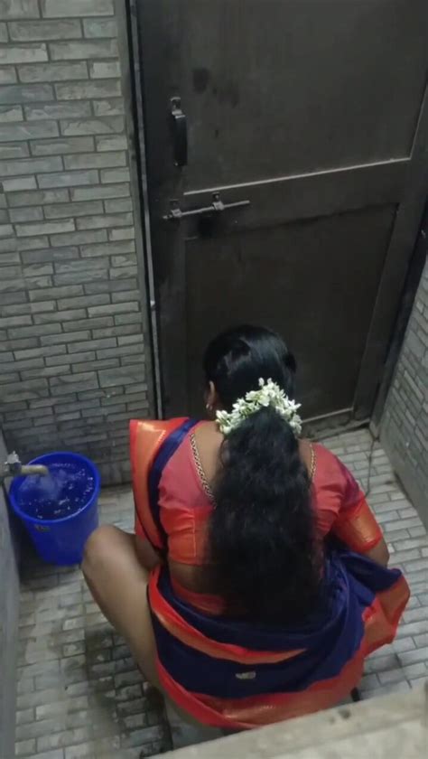 Saree Aunty Toilet Spy Piss