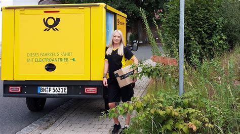 At dhl, these women keep us connected and improve our lives. Deutsche Post DHL Group | MedienService | August 2018: Ein Ort ohne Straßennamen: Wie die Post ...