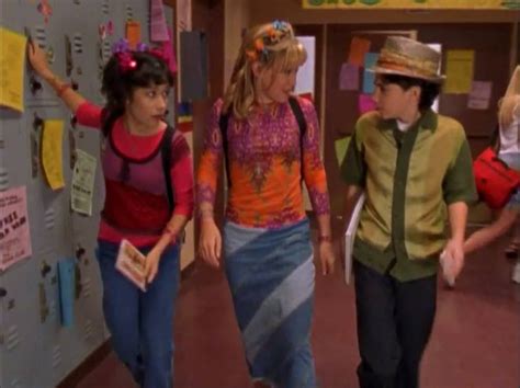 25 Of The Most Iconic Lizzie Mcguire Looks Of All Time Throwback